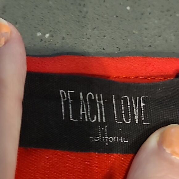 Peach love California plus sz cold shoulder top with crocheted trim - Picture 11 of 11